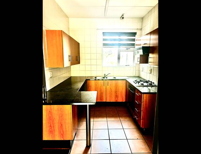 2 BEDROOM APARTMENT FOR SALE IN BRYANSTON